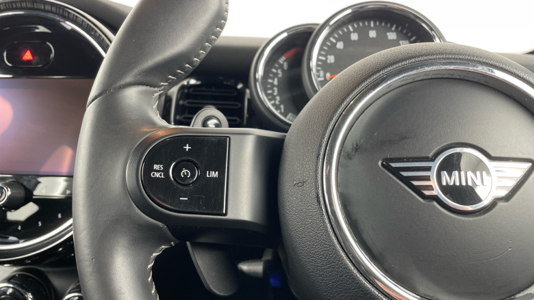 MINI Hatchback 2.0 Cooper S Sport 5dr Auto [Comfort/Nav Pack] Petrol Hatchback